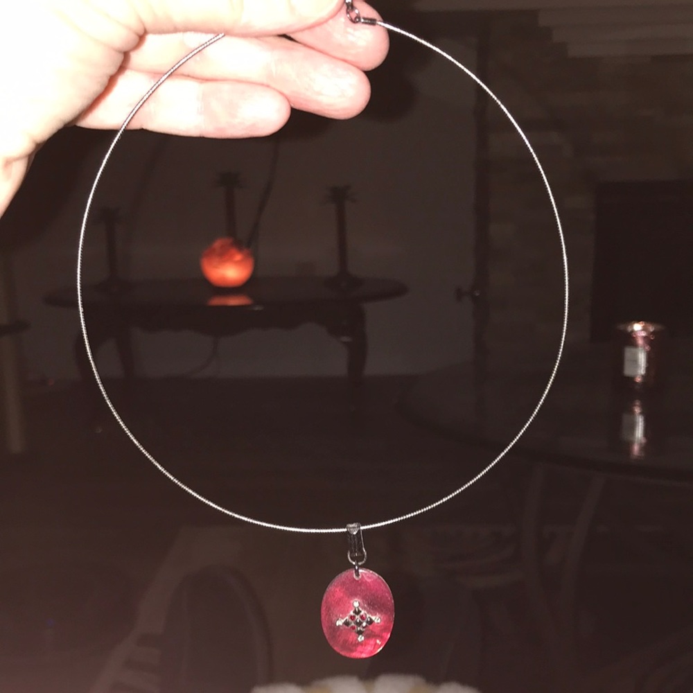 🖤GOTH NECKLACE 4 RED & 4 CLEAR CRYSTALS ON MOTHER OF PEARL NWOT EXCELLENT COND.